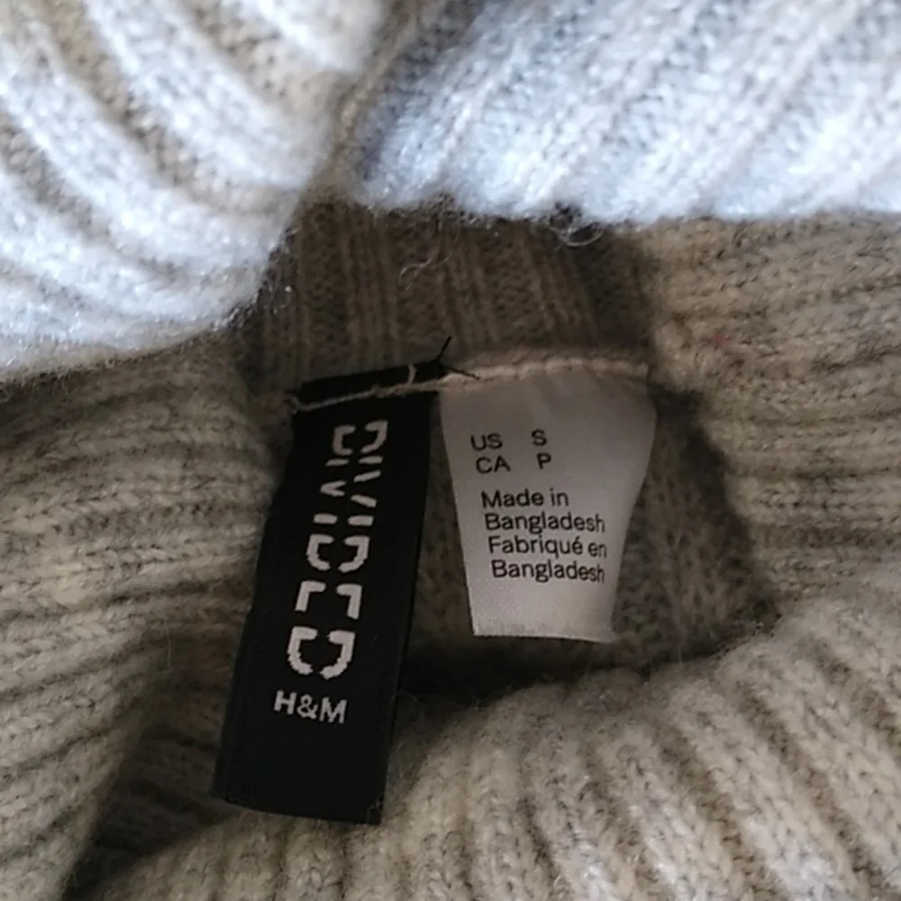 Divided Turtleneck Sweater - Picture 10 of 11